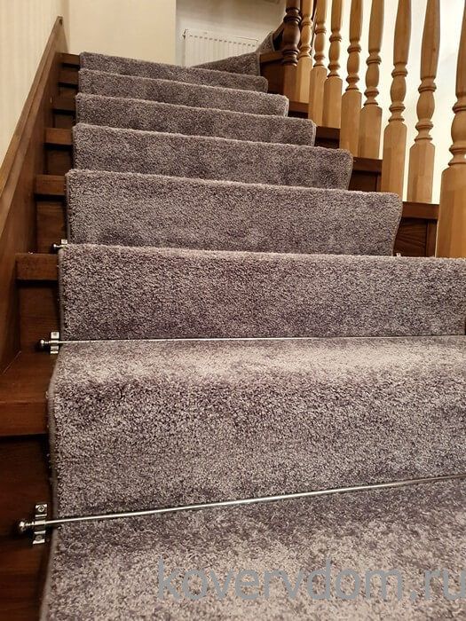 Ковровая дорожка SR-097 с укладкой на лестницу в частный дом