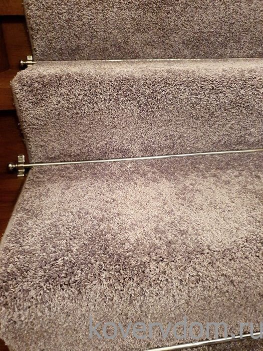 Ковровая дорожка SR-097 с укладкой на лестницу в частный дом