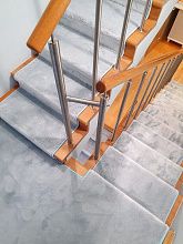 Однотонная ковровая дорожка U-181 с укладкой на лестницу