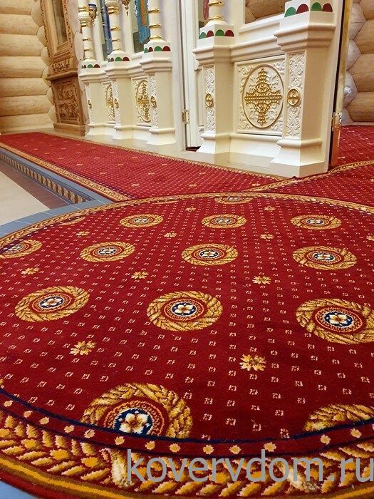Полушерстяное ковровое покрытие с укладкой в алтарную часть, на солею и амвон в храме