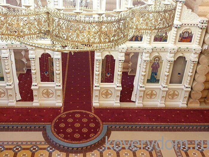 Полушерстяное ковровое покрытие с укладкой в алтарную часть, на солею и амвон в храме